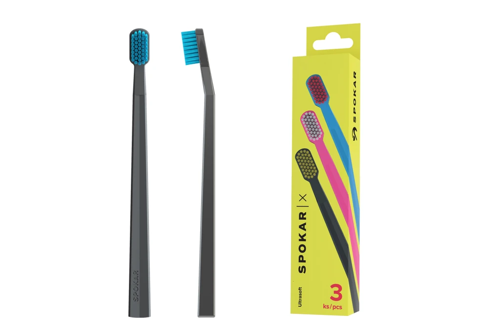 Balení zubního kartáčku SPOKAR X Ultrasoft a detail hustých vláken pro šetrné čištění.