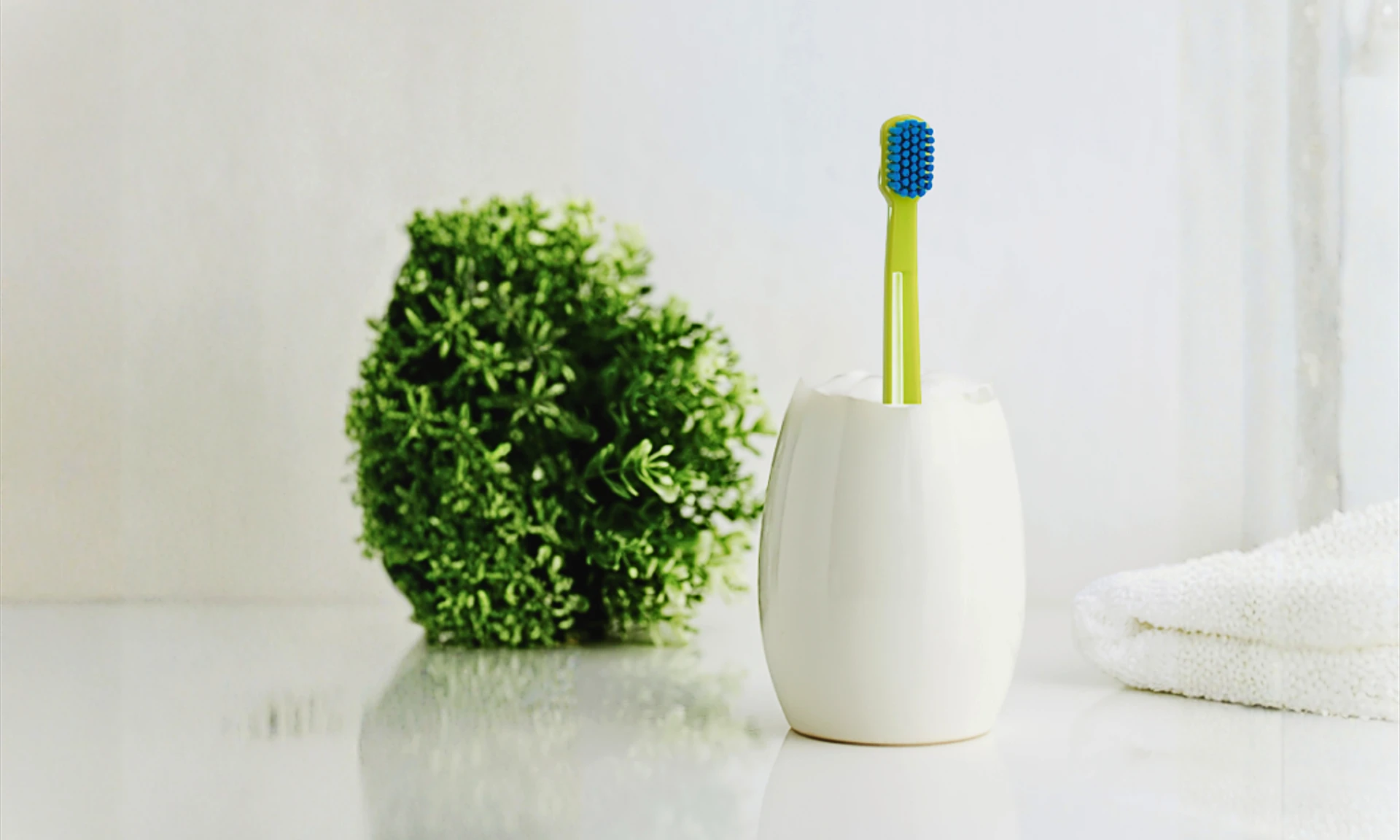 Kvalitní zubní kartáček Spokar X Ultrasoft pro správné čištění zubů a prevenci zánětu dásní.